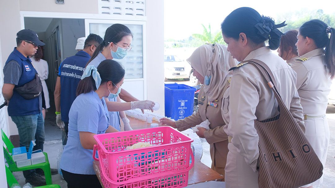 เบตง ประชุม ‘ผญบ.’ พร้อมสุ่มตรวจสารเสพติด