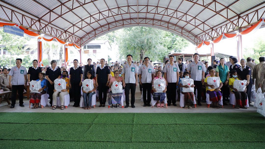 ผู้ว่าฯบุรีรัมย์ 'นำหน่วยแพทย์อาสา' ออกให้บริการชาวบ้าน-ในพื้นที่อำเภอบ้านด่าน