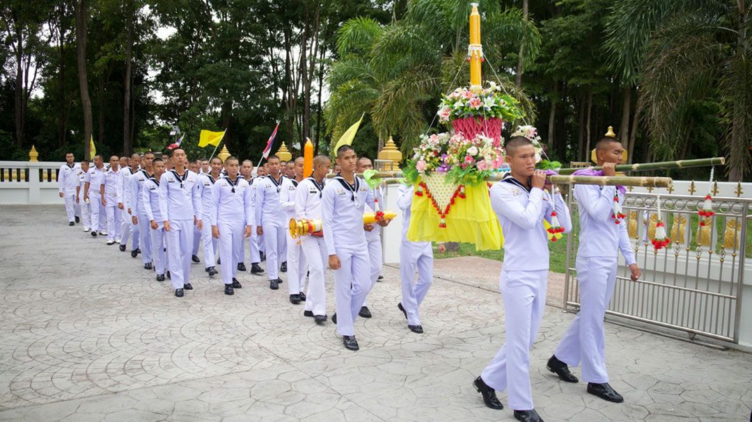 ชาวเกล็ดแก้ว-ร่วมสืบสานประเพณีอันดีงาม 'จัดขบวนแห่นางรำ-ถวายเทียนพรรษา'