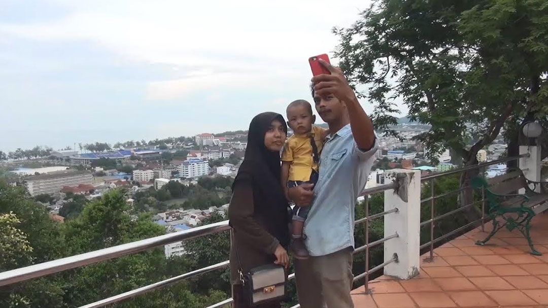 นทท.ยังแห่ขึ้นเขาตังกวนชมทัศนียภาพ360องศา ถ่ายภาพรอบเมืองสงขลา