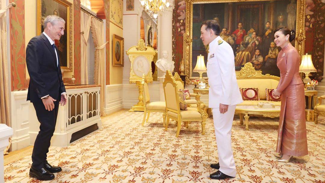 ‘ในหลวง-พระราชินี’พระราชทานพระบรมราชวโรกาสให้คณะบุคคลต่างๆ เฝ้าฯ