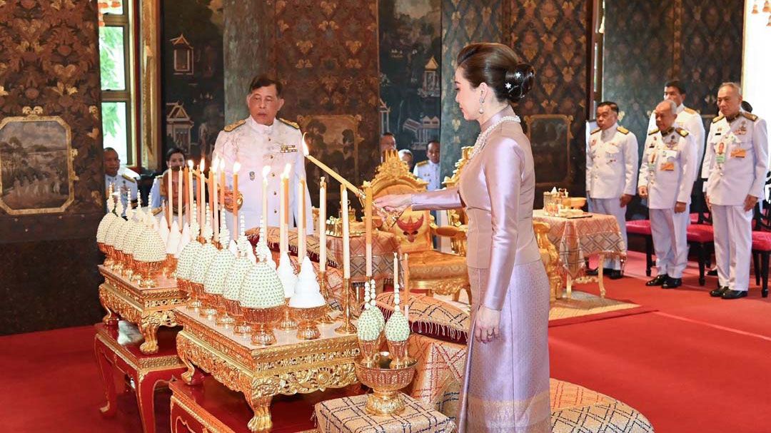 ‘ในหลวง-พระราชินี’ทรงบำเพ็ญพระราชกุศล เนื่องในเทศกาลเข้าพรรษา พุทธศักราช 2568