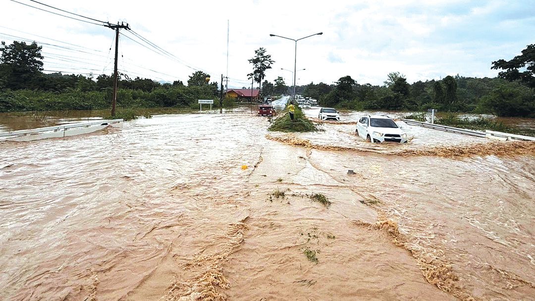 เตือนฝนตกหนัก กระทบ46จังหวัด น่าน-แพร่ฝนถล่ม น้ำป่าไหลเข้าท่วม