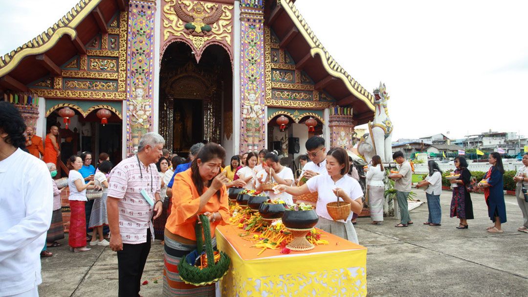 เวียงสาสืบสาน 'ประเพณีใส่บาตรเทียน' ตำนานคู่เมืองน่านกว่า 200 ปี