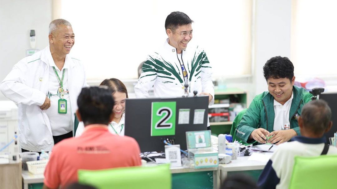 ‘ฉัตรชัย’ลงพื้นที่ เยี่ยมสาขา ‘ธ.ก.ส.’ แนะลูกค้าเกษตรกร เพิ่มช่องทางค้าขาย