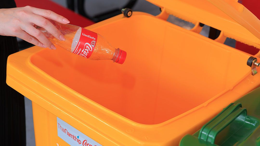 ไทยน้ำทิพย์ โคคา-โคล่า แคมเปญ COKE Foodmarks สนับสนุนการแยกขยะในย่านตลาดพลู