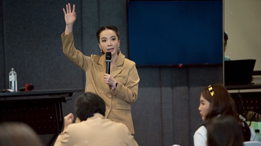 ‘หลี่แช’ ผู้ประกาศข่าวตัวแม่แห่งช่อง 8 เปิดตัว ‘LSC Academy’ พูด-เล่า รู้เรื่อง!