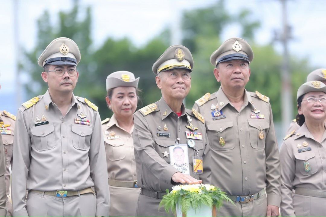 องคมนตรีเป็นประธานเปิดอาคารสำนักงานศูนย์ปฏิบัติการฝนหลวงภาคใต้ตอนบน จ.เพชรบุรี