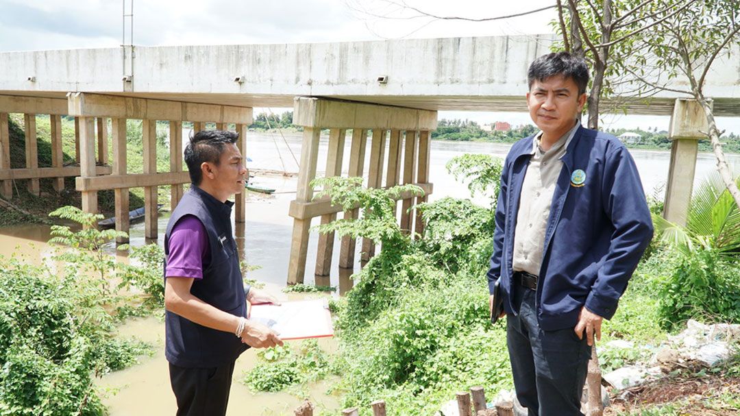 ชลประทานหนองคายแจงด่วน! สะพานข้ามห้วยเวียงคุกทรุด เหตุจากดินสไลด์หลังน้ำโขงลด