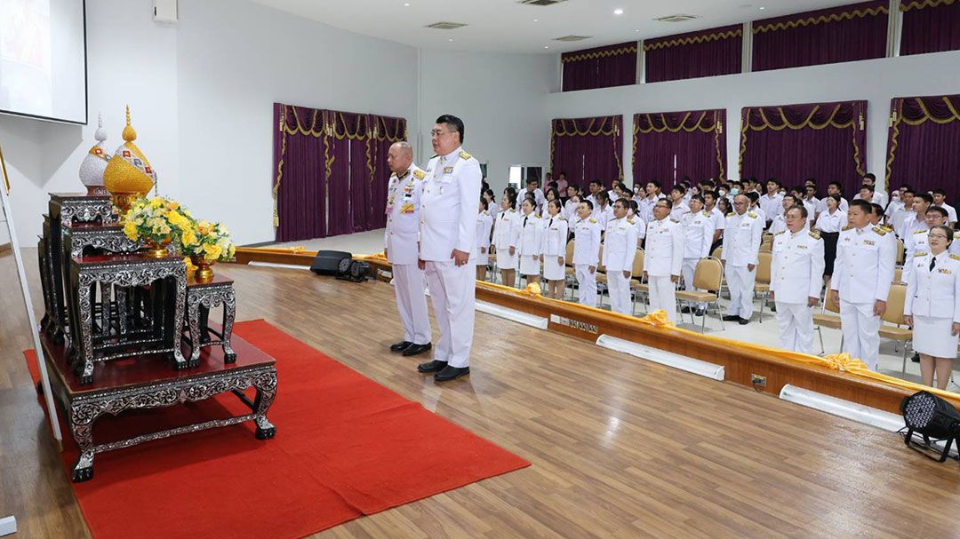 'ในหลวง'พระราชทานเลี้ยงอาหารกลางวัน แก่นักเรียน คณะครู บุคลากรและเจ้าหน้าที่ เนื่องในโอกาสวันเฉลิมพระชนมพรรษา ณ โรงเรียนเตรียมอุดมศึกษา