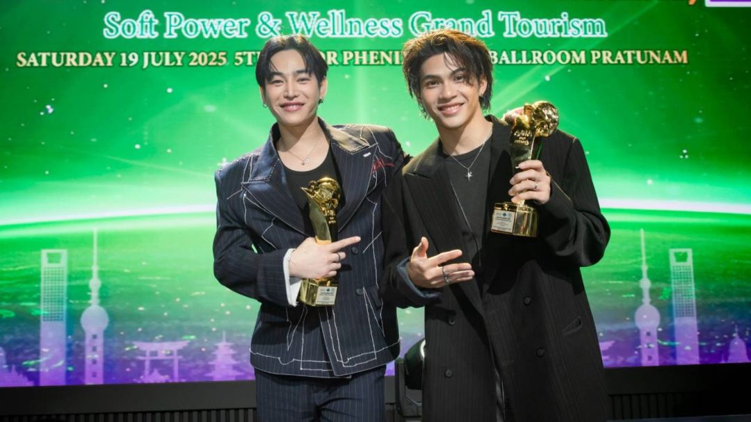 ฮอตไม่หยุด! ‘เป๊ก ผลิตโชค’ และ ‘สมุย’ รับรางวัล ‘Asia Top Awards 2025’