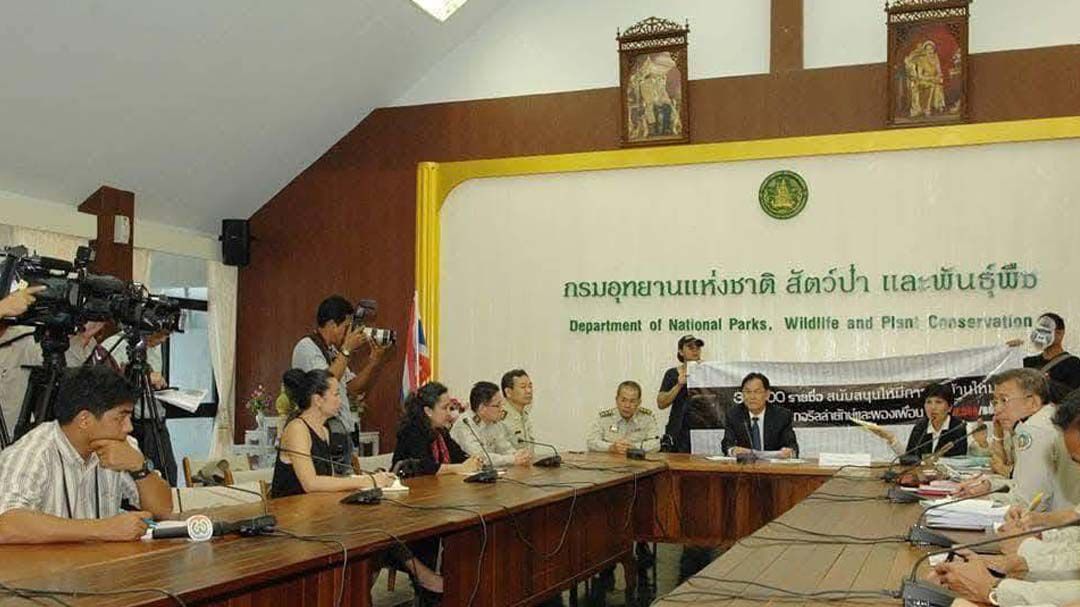 ‘พระไพศาล วิสาโล’ขอบิณฑบาตอิสรภาพให้กอริลล่า‘บัวน้อย’