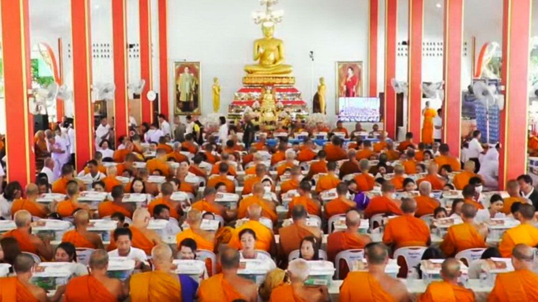 วัดพระธรรมกายจัดพิธี 'ถวายสังฆทาน 323 วัด' เพื่อพุทธศาสนาในชายแดนใต้