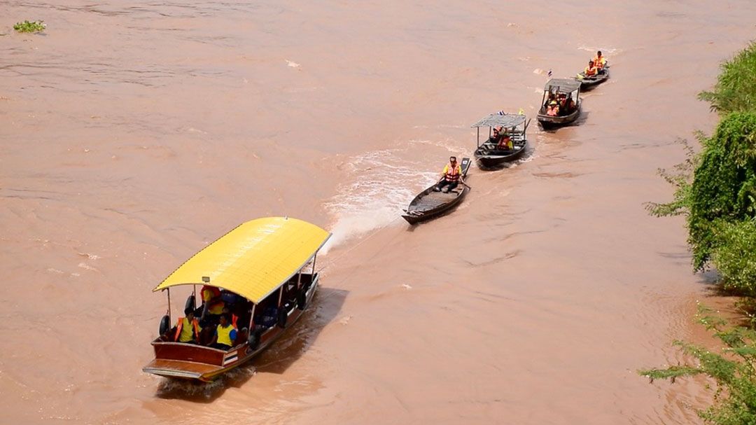 อยุธยารวมใจกัน-ลอยเรือถวายพระพร 'ในหลวง ร.10' เนื่องในวันเฉลิมพระชนมพรรษา