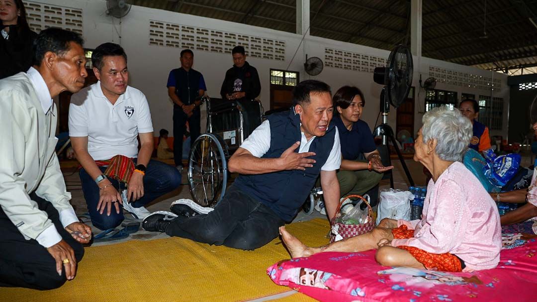 ‘อนุทิน’ลงพื้นที่ศรีสะเกษให้กำลังใจพี่น้องชายแดน ขอบคุณทุกฝ่ายร่วมฝ่าวิกฤต