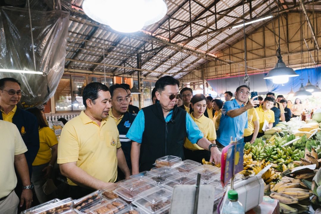 ‘รมว.พาณิชย์’ ลงพื้นที่ตลาดดอนหวาย ดัน ’ตลาดต้องชม’ ทั่วไทย
