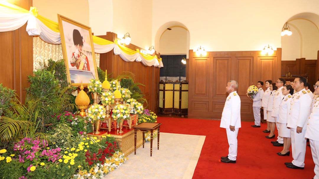 ปลัด ก.แรงงาน นำคณะผู้บริหาร ร่วมลงนามถวายพระพรชัยมงคลพระบาทสมเด็จพระเจ้าอยู่หัว