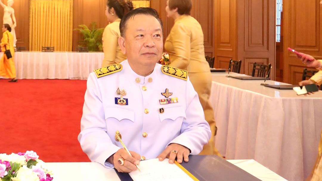 'อธิบดีกรมฝนหลวง'ร่วมลงนามถวายพระพรชัยมงคลพระบาทสมเด็จพระเจ้าอยู่หัว