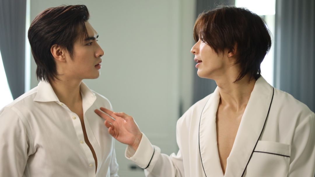 การกลับมาของ ‘ธิวทิศ’ กำลังจะทำลาย ความรักของ ‘ธาดา’ และ ‘อาร์มิน’