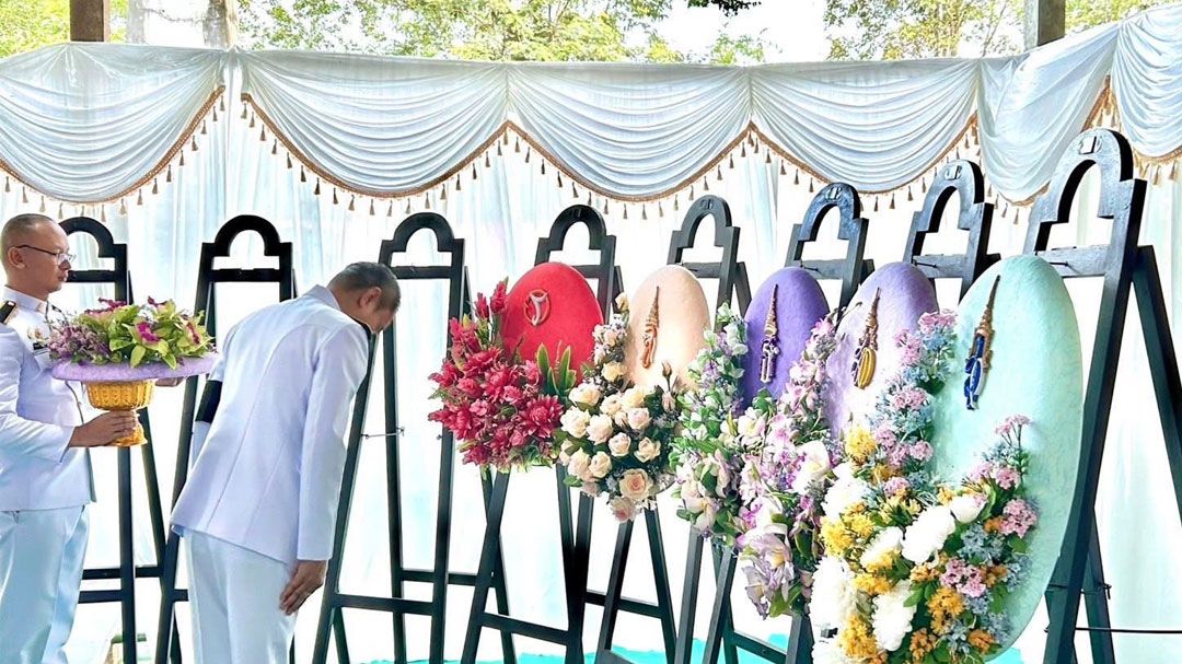 'ในหลวง'พระราชทานน้ำหลวงอาบศพ-พวงมาลา 'จ.ส.อ.ธีระยุทธ' สละชีพเหตุสู้รบไทย-กัมพูชา