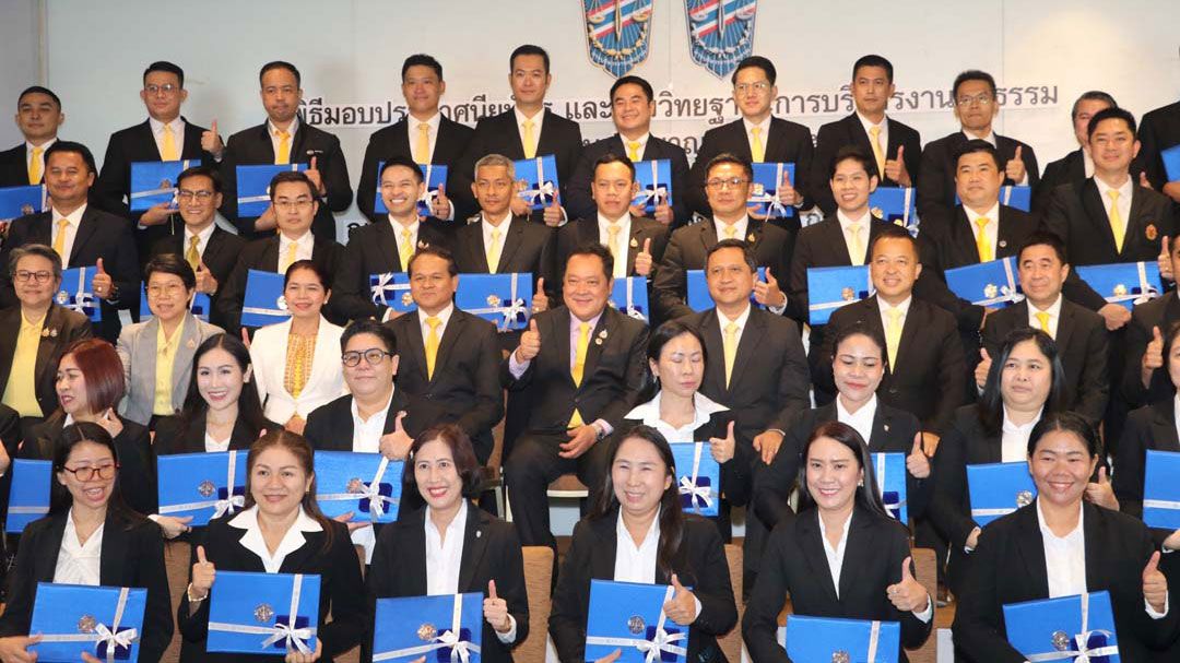 'ทวี'มอบเกียรติบัตร-เข็มวิทยฐานะการบริหารงานยุติธรรม ย้ำความยุติธรรมต้องเกิดกับประชาชนทั้งประเทศ
