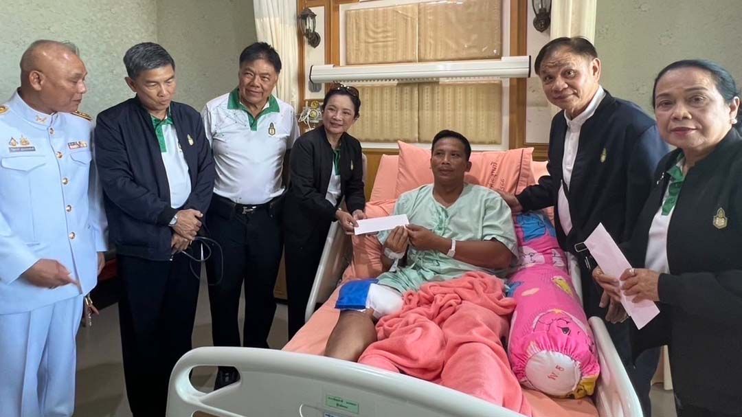 ‘สว.ชญาน์นันท์’พร้อมนักศึกษาปปร.รุ่นที่ 20 เยี่ยมให้กำลังใจอสม.-ทหารแนวหน้า