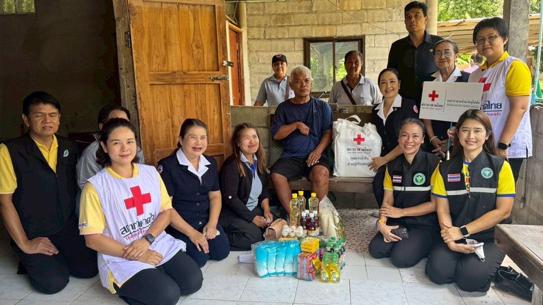 'สมศักดิ์'  สั่งการ สธ. ให้เกาะติดน้ำท่วม 'สุโขทัย' เผยน้ำมีแนวโน้มลดลง
