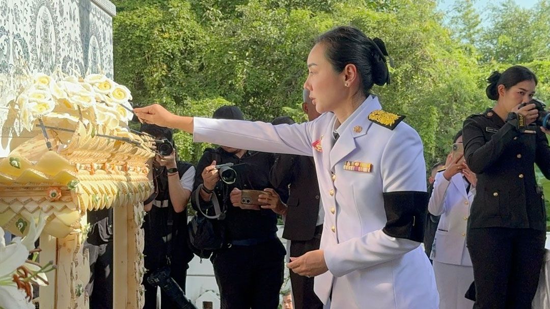 เสมา 2 ‘ลิณธิภรณ์’ ร่วมพิธีพระราชทานเพลิงศพ ‘ส.อ.อัมรินทร์ ผาสุก‘ ทหารไทยปะทะกัมพูชา
