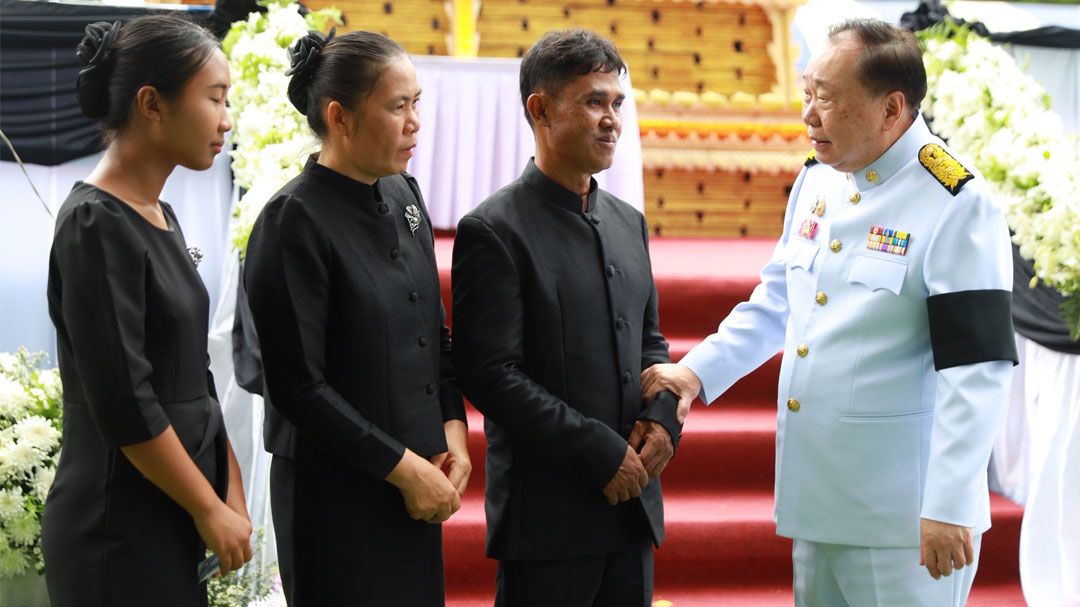 'สุชาติ'ร่วมพิธีพระราชทานเพลิงศพ พลทหารสิรวิชญ์ มอบเงินช่วยเหลือครอบครัว 1 ล้าน