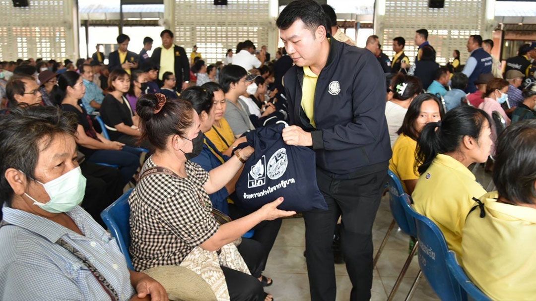 'ภูมิธรรม'ส่ง'ธิติวัฐ'เร่งส่งมอบถุงยังชีพ ช่วยเหลือผู้ประสบภัยพายุวิภา
