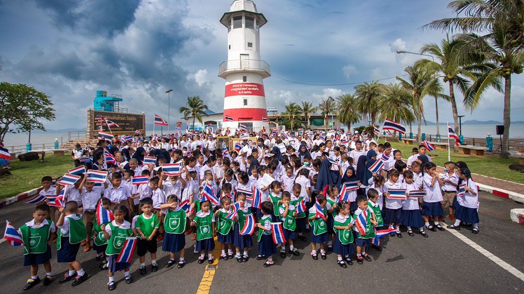 ‘แหลมงอบ’ แสดงพลังใจรวมความรักชาติเป็นหนึ่งสร้างความสามัคคีชาวไทย