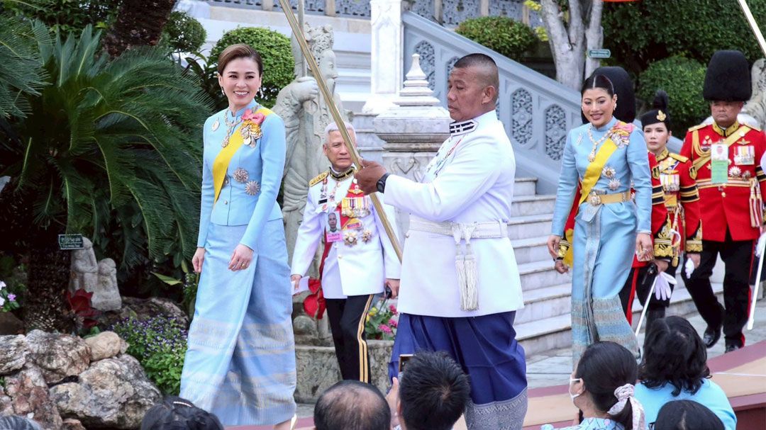 'ในหลวง'โปรดเกล้าฯ'พระราชินี'เสด็จฯ แทนพระองค์ ไปในการพระราชพิธีเฉลิมพระชนมพรรษา 'พระพันปีหลวง'