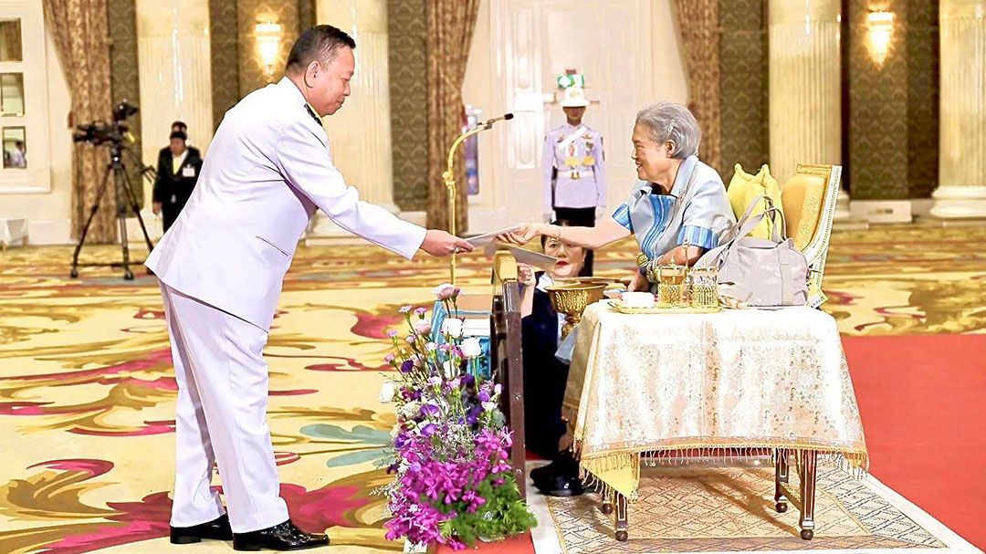 เกียรติแห่งความกตัญญู! 'อธิบดีกรมฝนหลวงฯ'รับโล่เชิดชูเกียรติวันแม่แห่งชาติ 2568