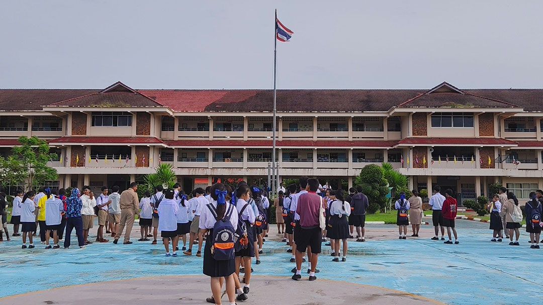 รร.ภูมิซรอลวิทยา เปิดเรียนตามปกติแม้ใกล้พื้นที่เสี่ยง