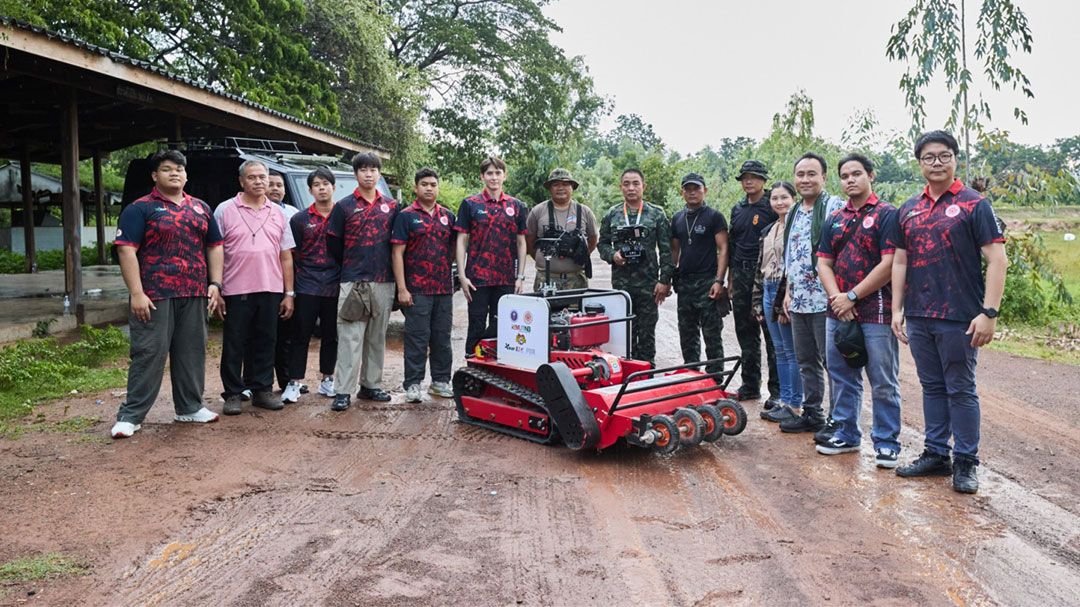 มจพ. สนับสนุนภารกิจกองทัพไทย มอบหุ่นยนต์อัจฉริยะกวาดล้างทุ่นระเบิดให้กองกำลังสุรนารี