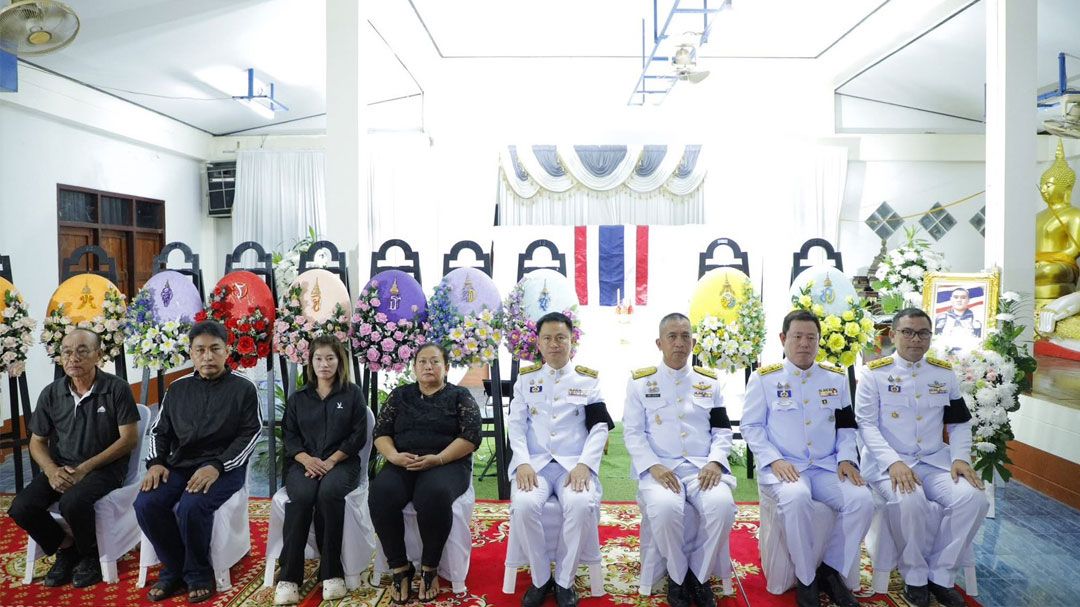 โปรดเกล้าฯให้ผู้ว่าฯบุรีรัมย์ เชิญพวงมาลาหลวงไปวางหน้าหีบศพ พลทหาร'พิทยุตม์ โสดา'