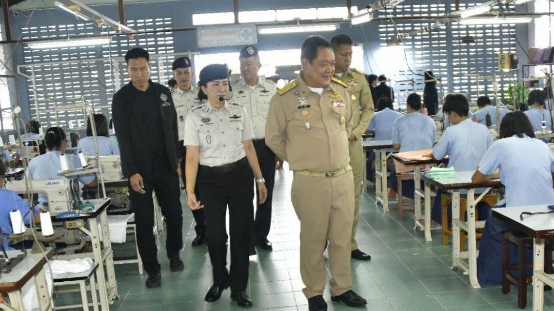 'รมว.ยุติธรรม 'เยี่ยมทัณฑสถานหญิงชลบุรี ชูเรือนจำต้นแบบ สถานศึกษาและสถานฟื้นฟูชีวิต