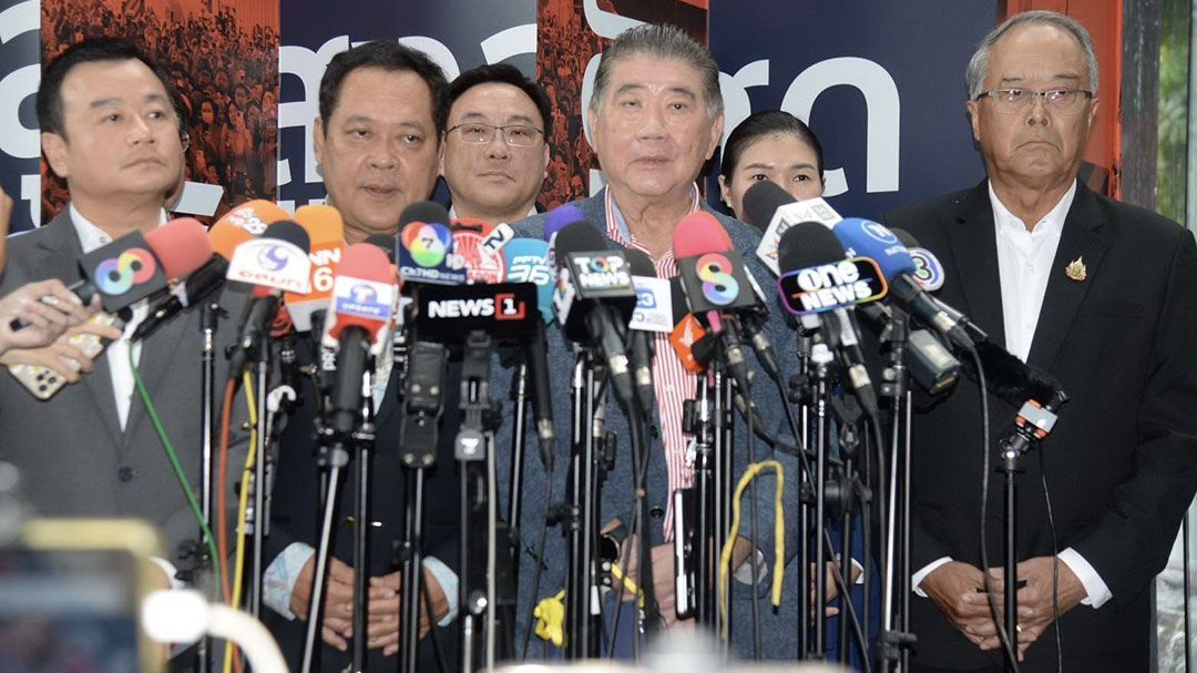 พท.ยอมทุกอย่าง-ยุบสภาก่อน4ด.ก็ได้  โวคุยปชน.ราบรื่น  ‘ภูมิธรรม’เสนอออปชั่นเพียบ