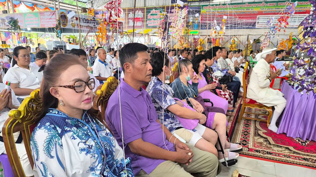 ปชช.นักท่องเที่ยว สายมู นำโฉนดที่ดิน วัตถุมงคล เข้าพิธี มหาพุทธาภิเษก