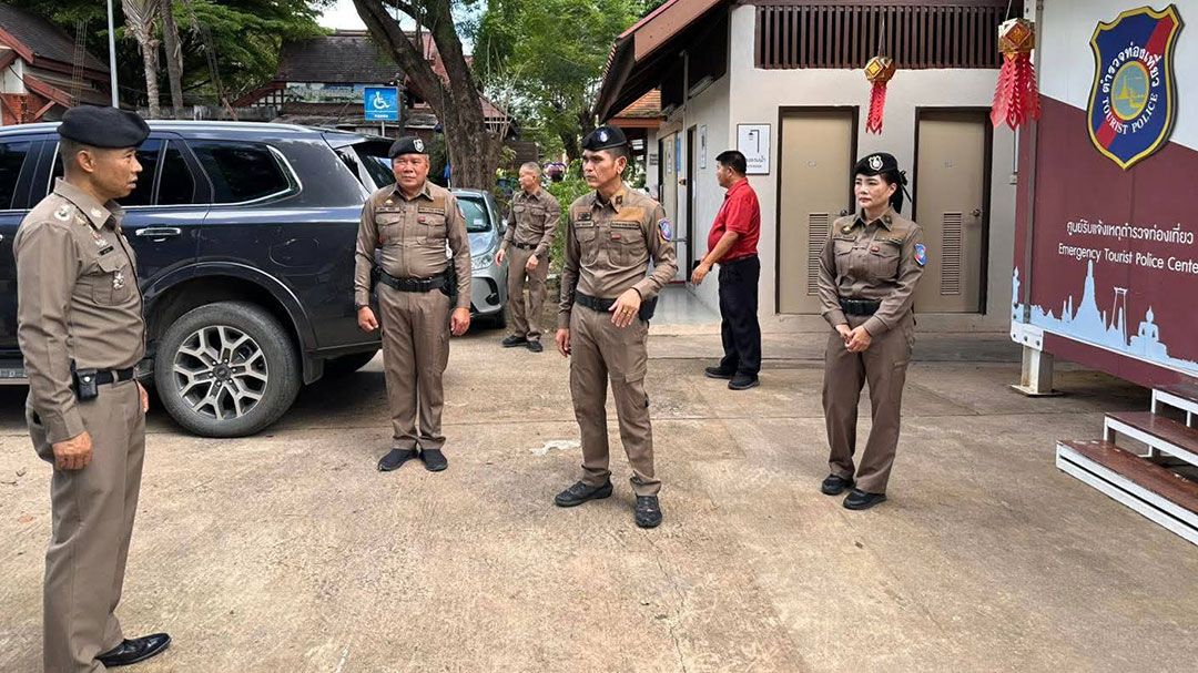 ผู้การฯน่านเยี่ยมตร.ท่องเที่ยวหลังน้ำท่วม พร้อมมอบตู้เย็นใหม่ อบอุ่นใจกลางเมือง