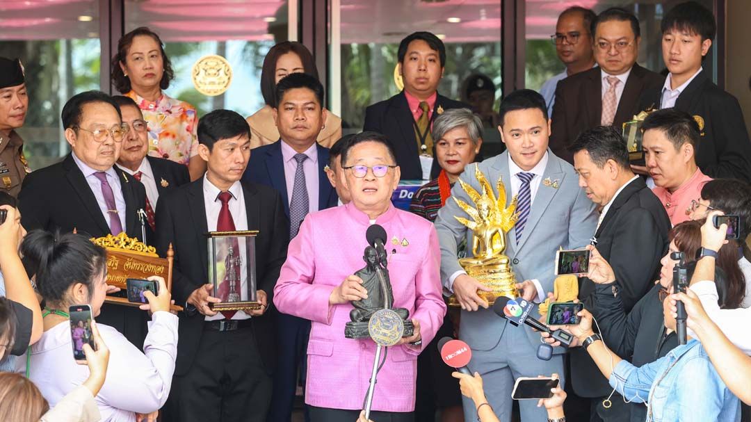 ‘ประเสริฐ’อุ้มหลวงพ่อคูณ สัมภาษณ์สื่อ บอก‘เพื่อไทย’เดินหน้าต่อ แม้เปลี่ยนบทบาท