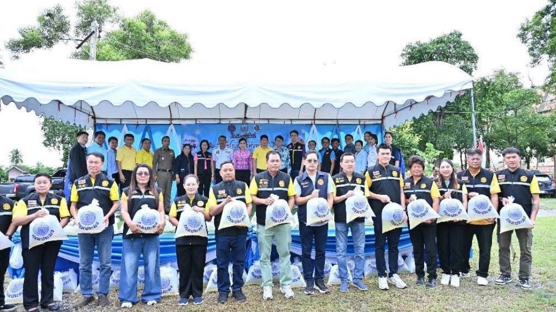 ผู้ว่าฯนครปฐมนำทีม! ‘ปล่อยพันธุ์ปลา 2 แสนตัว’ เนื่องในวันประมงแห่งชาติ