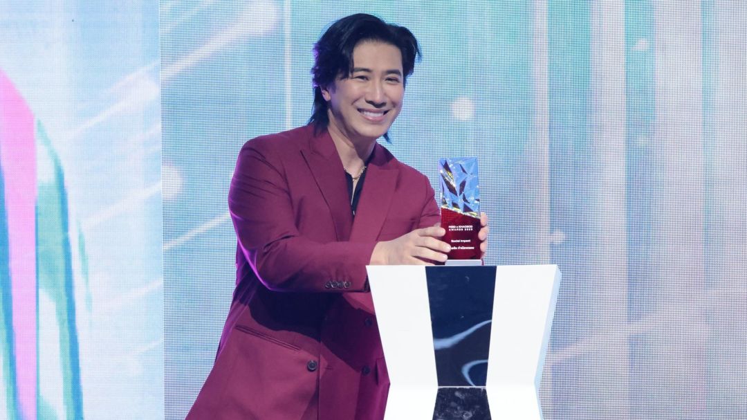 ที่สุดแห่งปี ‘หนุ่ม กรรชัย – เชอรี่’ คว้ารางวัลเกียรติยศ  ‘ลีน่า –หมิว ’ ควงคู่ ‘สมิธ – BLYSS  ’ เรียกเสียงกรี๊ดสนั่นฮอลล์!