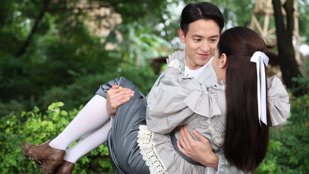 ‘เจมส์ – เบลล่า’ กลับมาเจอกันในรอบ 9 ปี ทำเอาแฟน ๆ อิน ฟิน เขินคูณสิบ