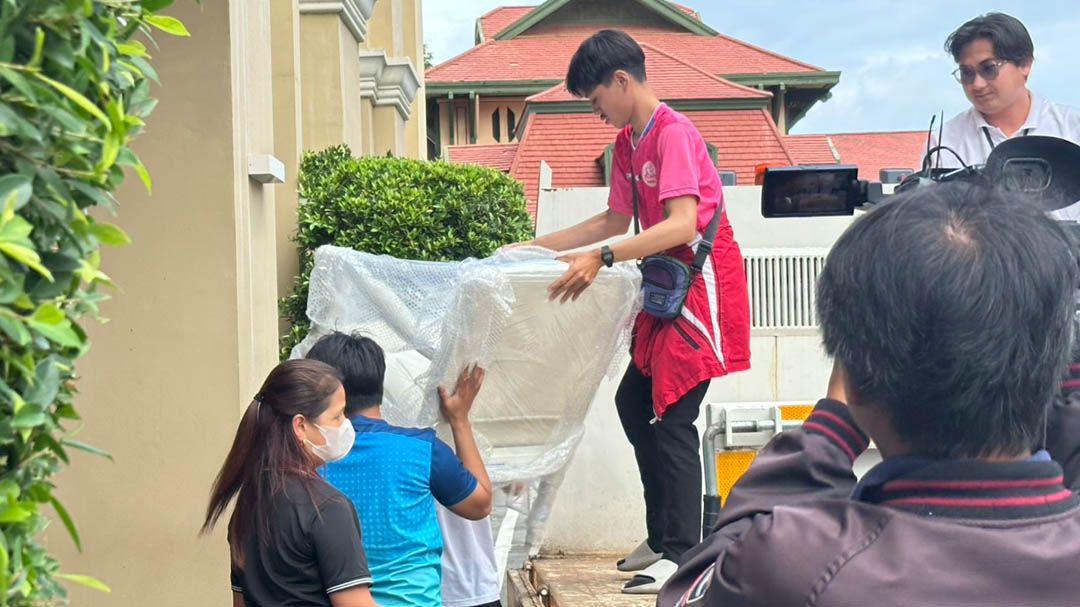 ‘โสภณ’ให้จนท.ขนโต๊ะรับแขกเข้าห้องทำงานรองนายกฯ ‘นภิณทร’ดูห้องทำงานบ่ายนี้