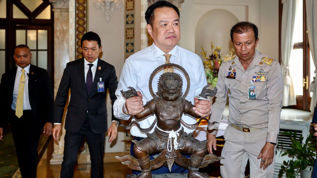 ‘หนู’ถือฤกษ์วันธงชัยเข้าทำเนียบ ย้าย‘รูปปั้นนรสิงห์’ อาจารย์แนะนำ-ไม่หวังอยู่เกิน4ด.