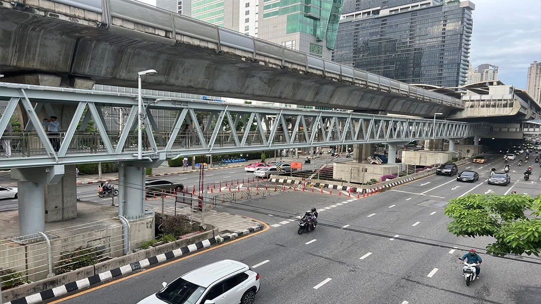 เปิดใช้แล้วเช้านี้! สกายวอล์ก สุรศักดิ์ – กรุงเทพคริสเตียน