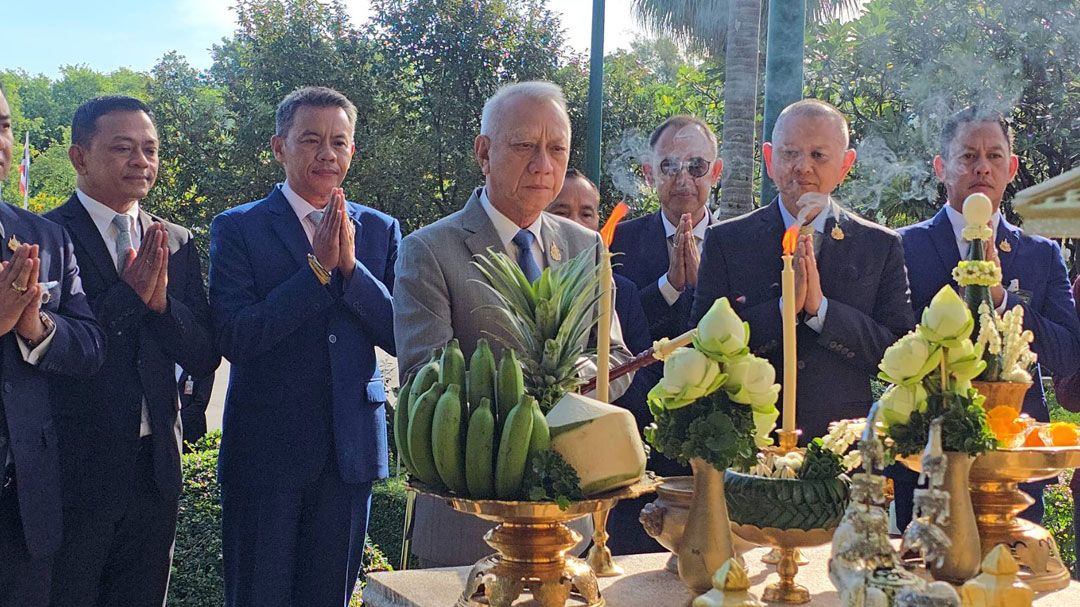'พิพัฒน์'เข้าทำเนียบฯ สักการะสิ่งศักดิ์สิทธิ์ เริ่มงานรองนายกฯ วันนี้
