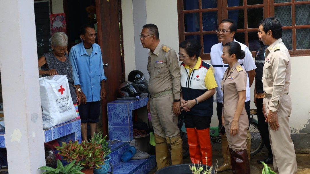 มอบกำลังใจถึงที่! ผู้ว่าฯโคราชนำทีมเยี่ยม ปชช.บ้านเรือนเสียหายจากน้ำท่วม