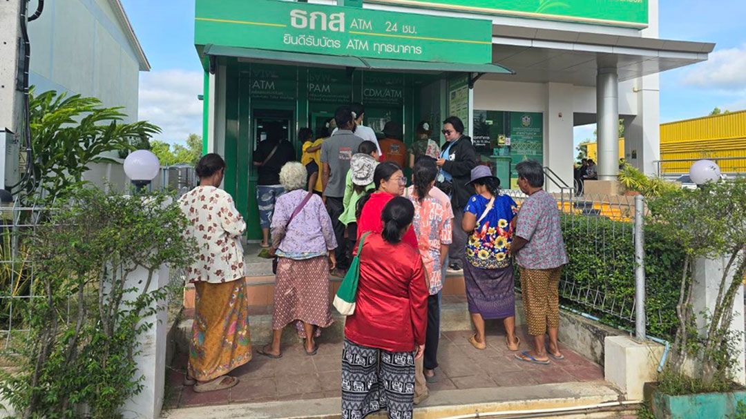 คนชายแดนแห่กดเงินเยียวยาปะทะตี 1 ดีใจได้เงินซื้อเสบียงเตรียมพร้อมอพยพรอบสอง